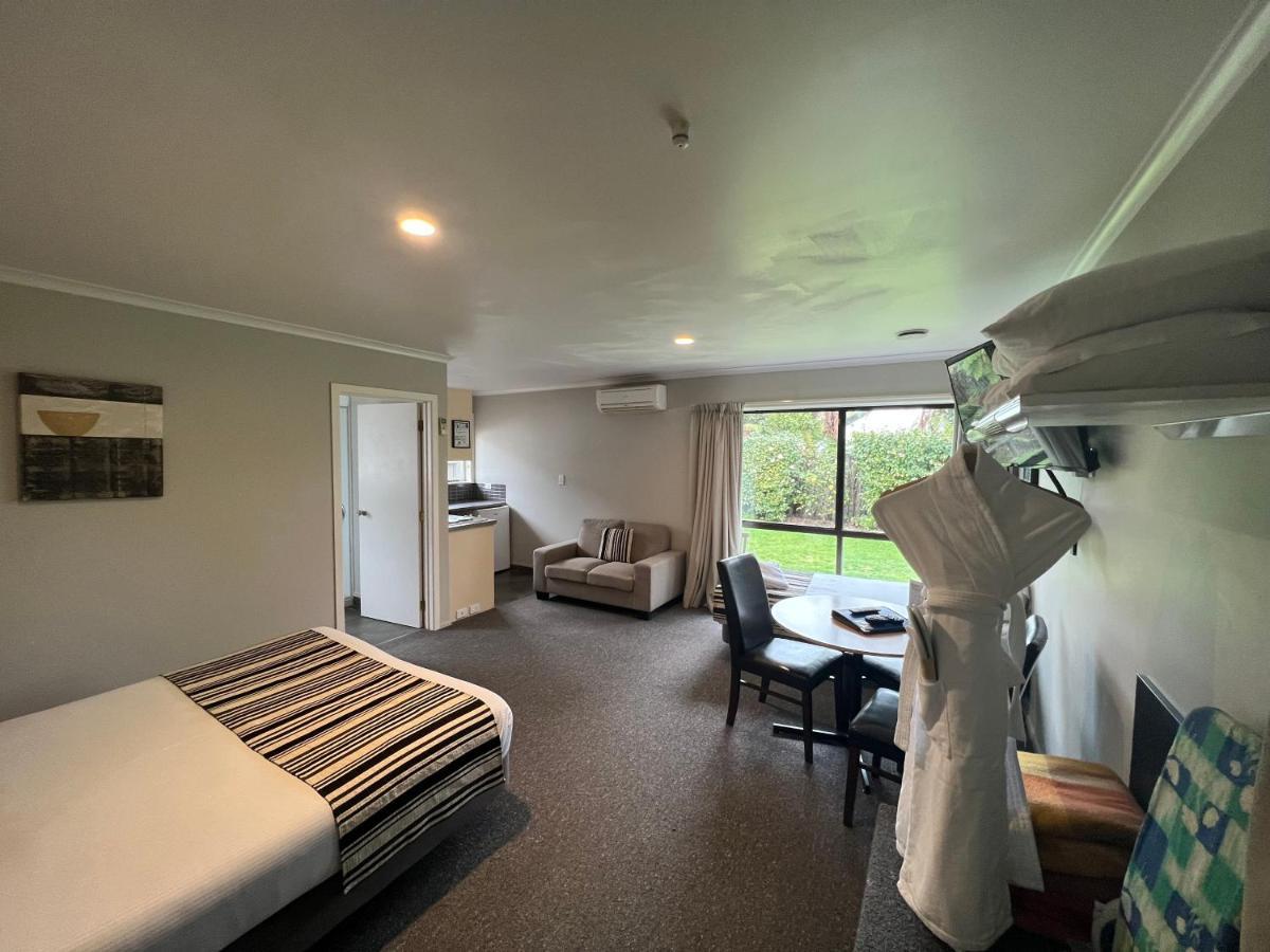 Quality Inn Acapulco Tauposjön Exteriör bild