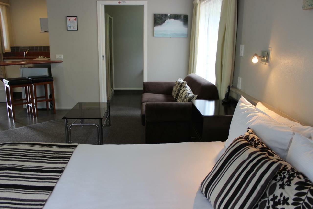 Quality Inn Acapulco Tauposjön Exteriör bild