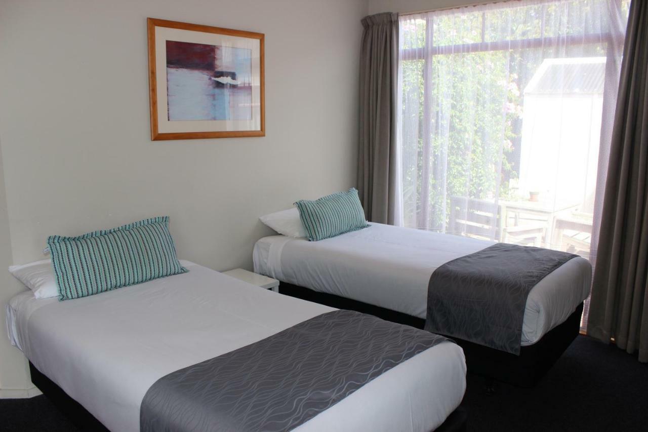 Quality Inn Acapulco Tauposjön Exteriör bild